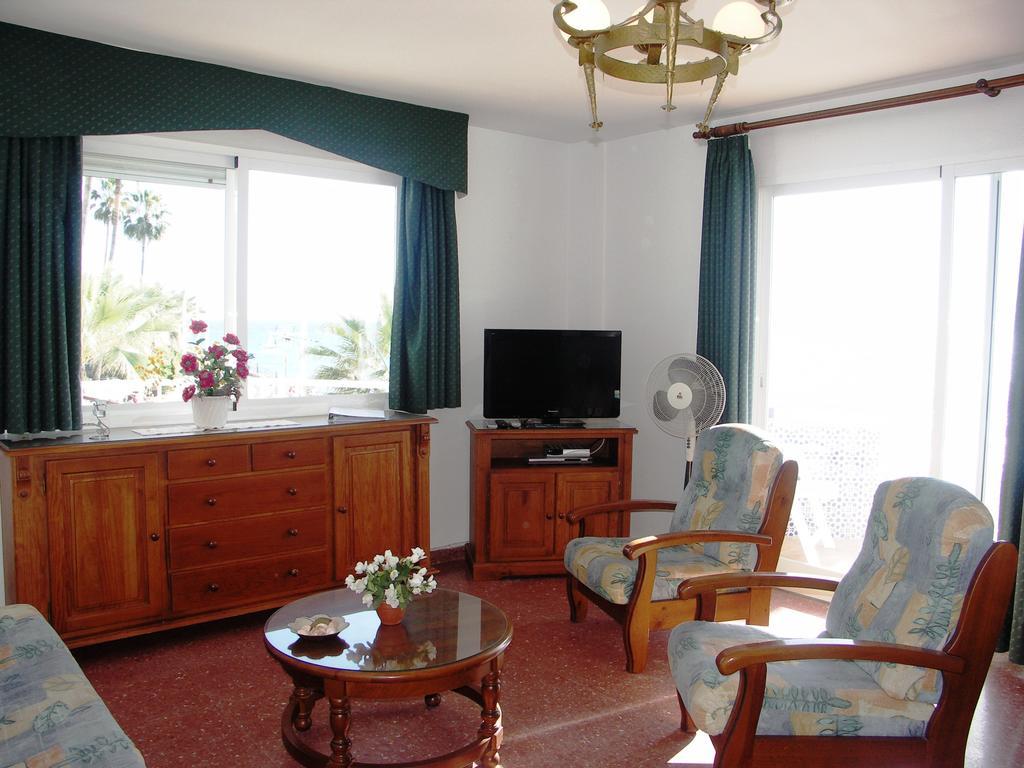 Apartamentos Lual Torrecilla نيرخا الغرفة الصورة